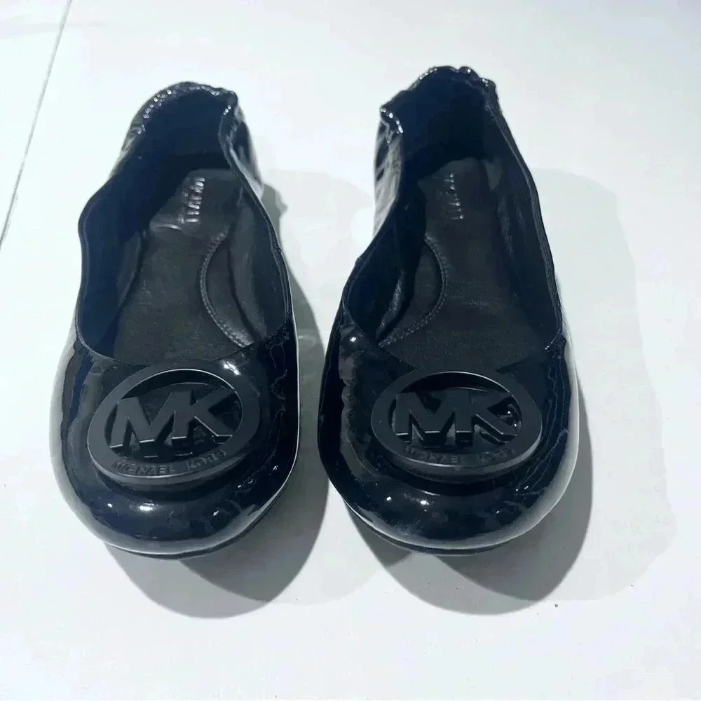 Michael kors MK patent leather  black slip‎ on flats front logo womens size 6.5 - Picture 3 of 5